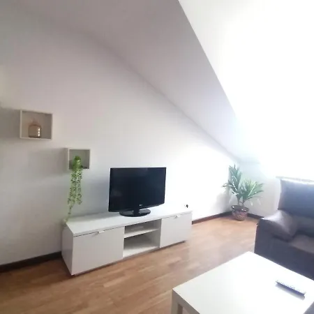 Atico 3 Hab En Centro De Cangas