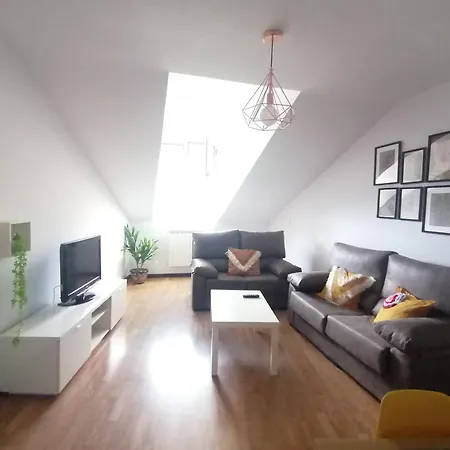 Atico 3 Hab En Centro De Cangas شقة